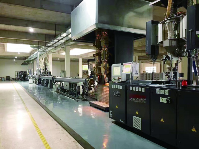 全國第一條高速交聯PE-Xa管材生產線