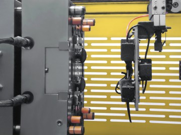 3C高質感行業先鋒，雅文塑膠與震雄集團攜手進步