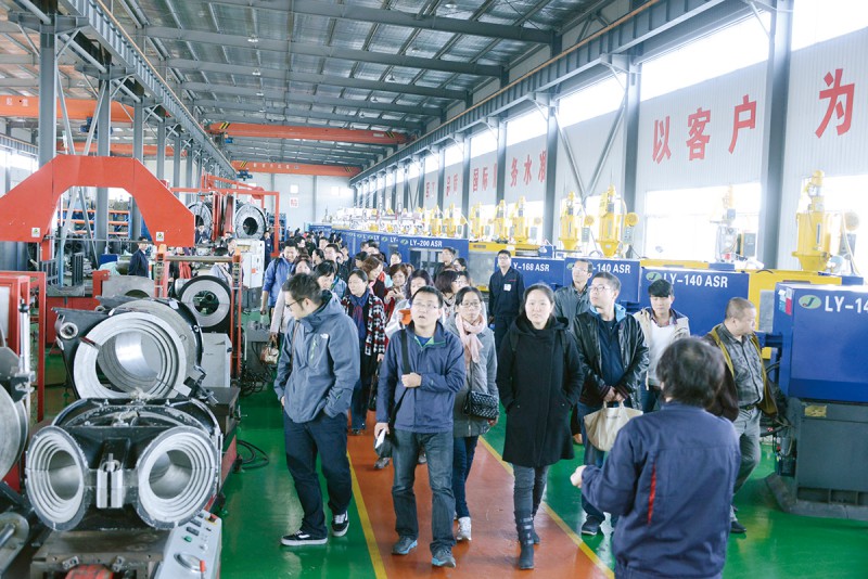 _近40家設計院的給排水設計領域的專家、總工、工程師約100人到天津軍星管業集團有限公司廠區進行參觀DSC6087