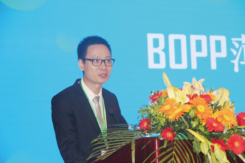 6.廣東德冠薄膜新材料股份有限公司副總裁何文俊作&ldquo;BOPP薄膜行業2016年發展情況與2017年創新發展探討&rdquo;的發言