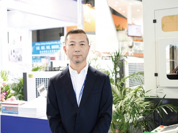 精業機器 專注中空成型技術