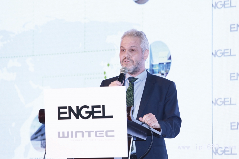 恩格爾機械銷售與服務總裁魏邁絡發言