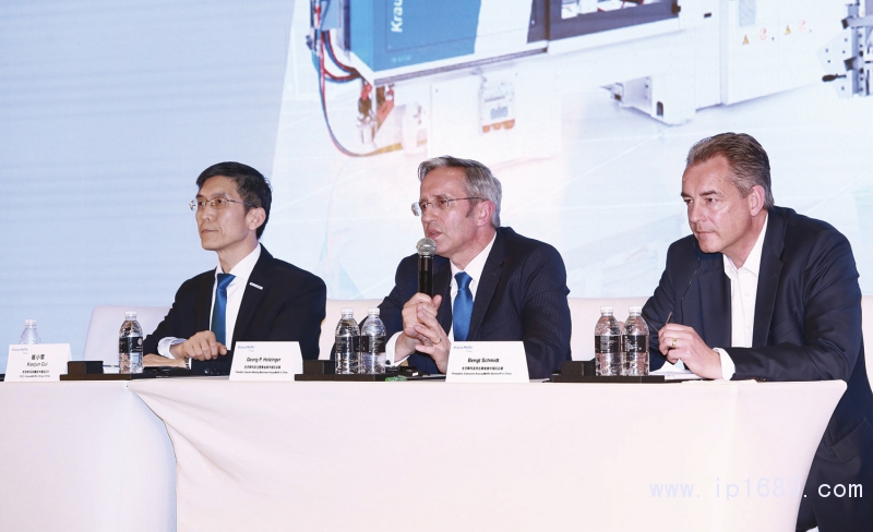 克勞斯瑪菲答記者問-中國區CEO崔小軍（左）注塑事業部中國區總裁Georg-P