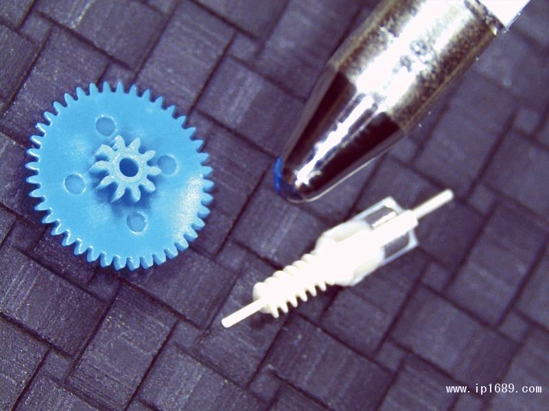 與其他產品的對比顯示了齒輪的大小(圖片來自mikrotechnik-HIRT)