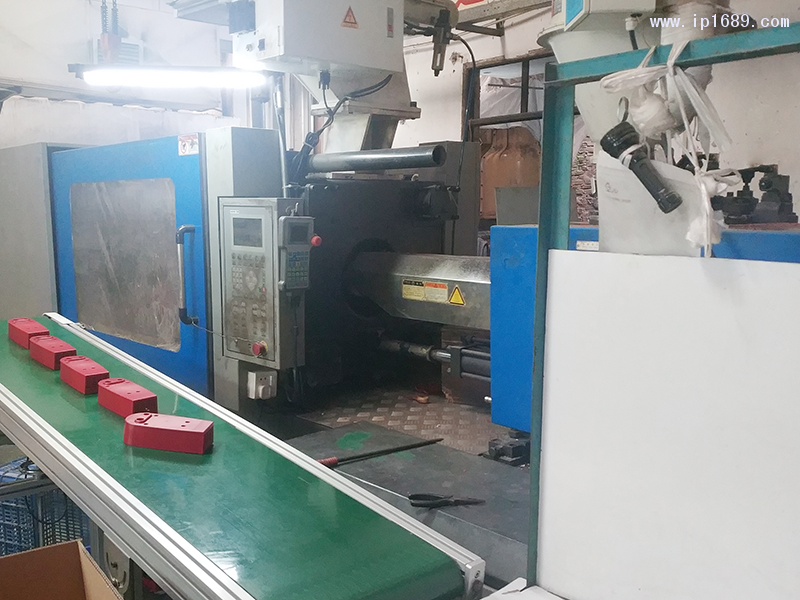 利鑫強塑料制品廠生產車間