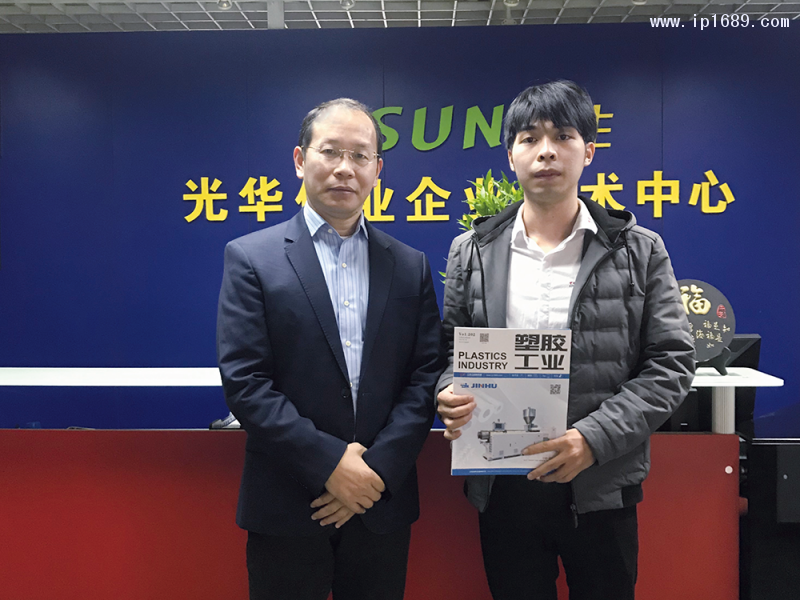 深圳光華偉業股份有限公司董事長楊義滸（左）