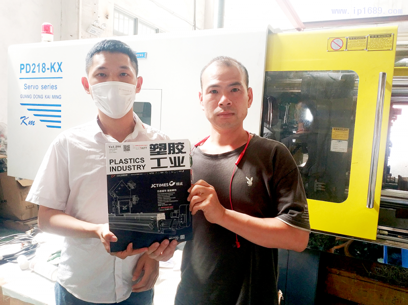 中山市思瑞通照明有限公司總經理吳海鵬（右）