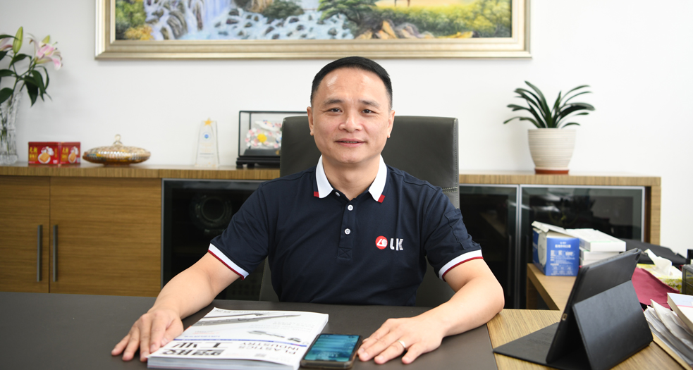 力勁塑機總經理——謝小斯 (2)