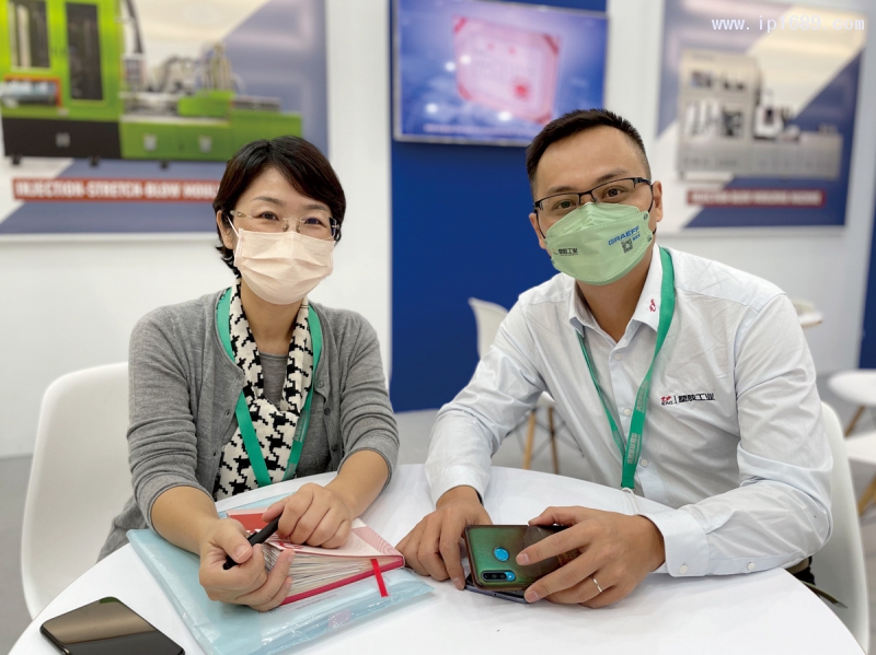 柳州精業-總經理-文瀾（左）