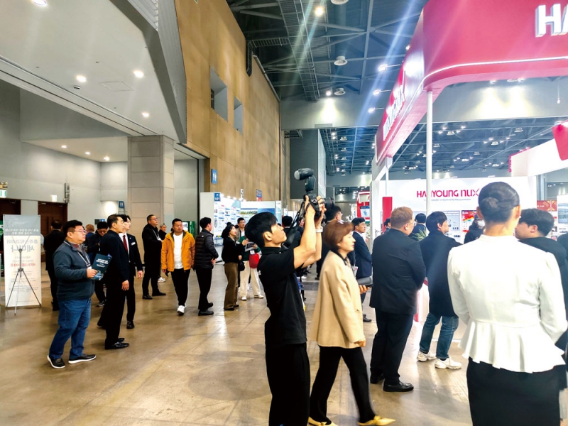 全球塑膠巨頭齊聚，展示前沿技術設備-拷貝