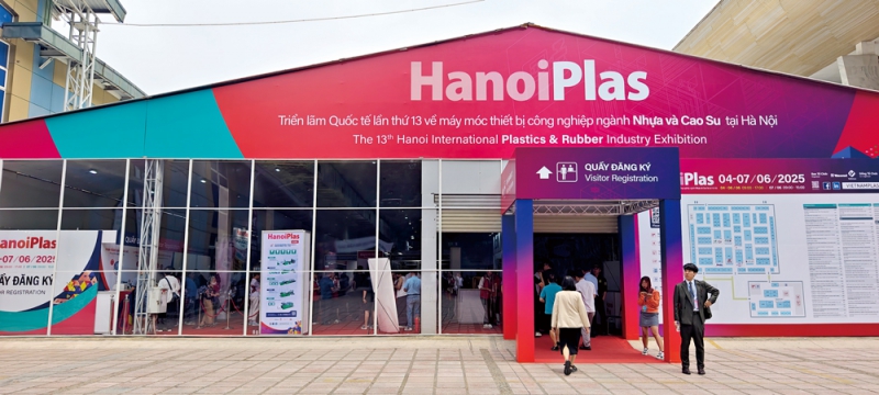 參展商陸續進入展館