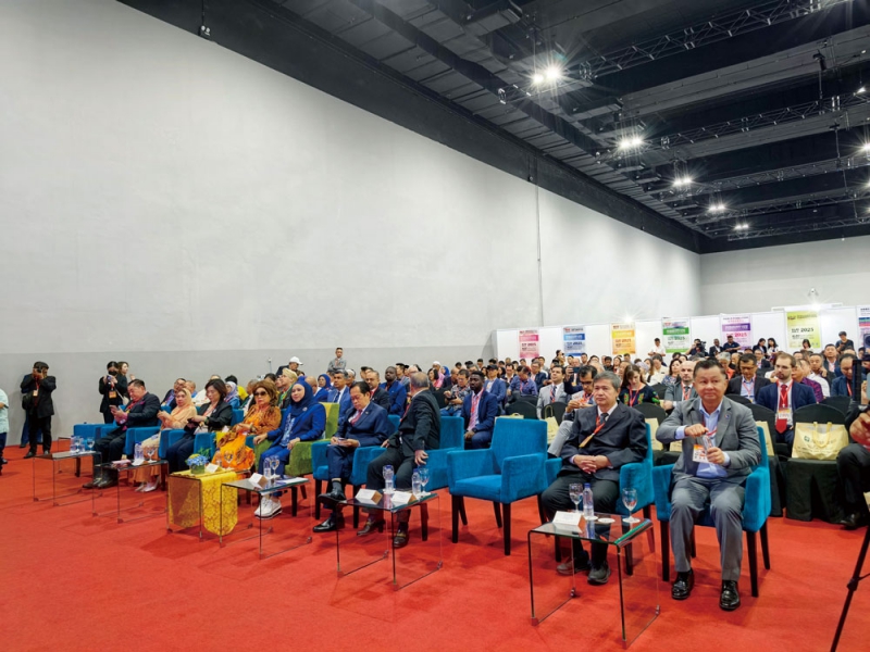 開幕式現場人潮涌涌