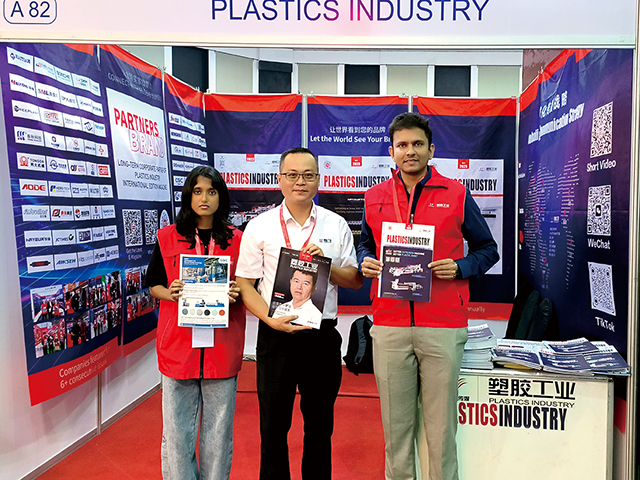 11.《塑膠工業》在A82展位熱情接待每一位訪客