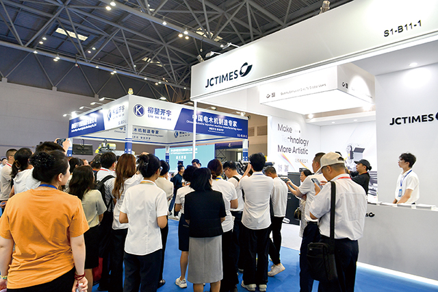 3觀眾與展商熱烈互動