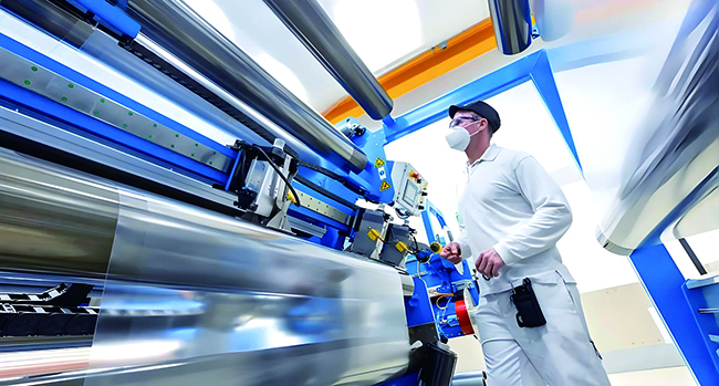 技術服務中心全面升級了薄膜嵌入注塑成型（FIM）技術能力